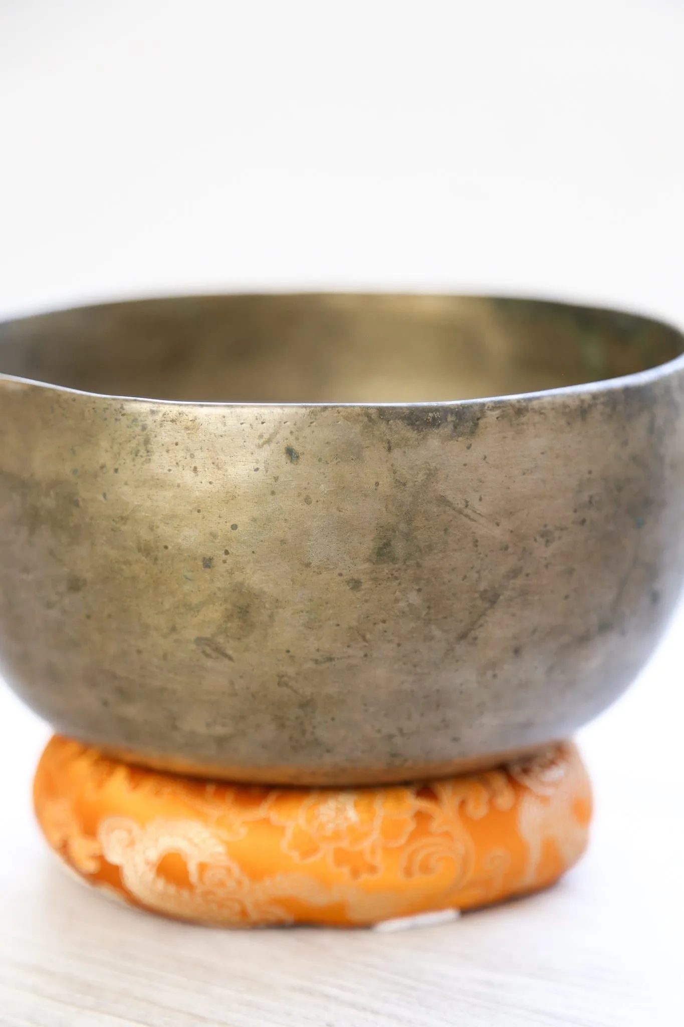 Antique Singing Bowl Heart Chakra 186 Hz