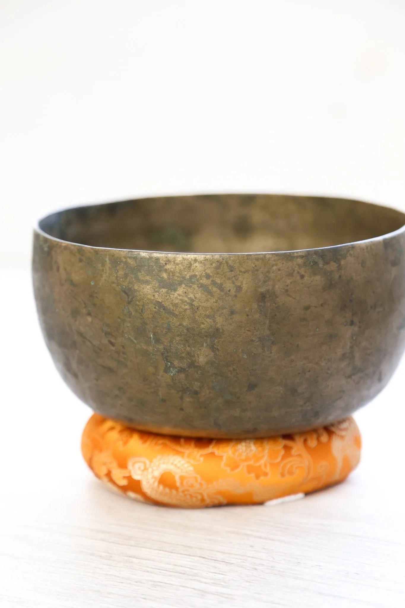 Antique Singing Bowl Heart Chakra 186 Hz